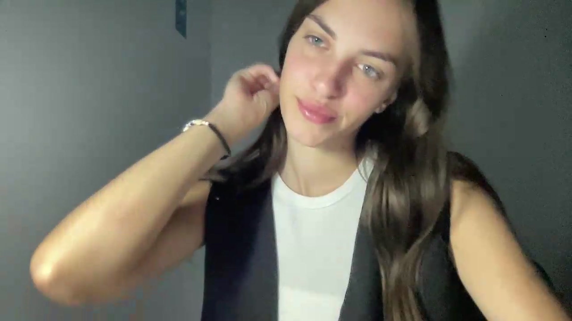 Gallery image thumbnail from Dashamoxy's myfreecams stream on, 07/04/2026, 17:17 image 13 of 20