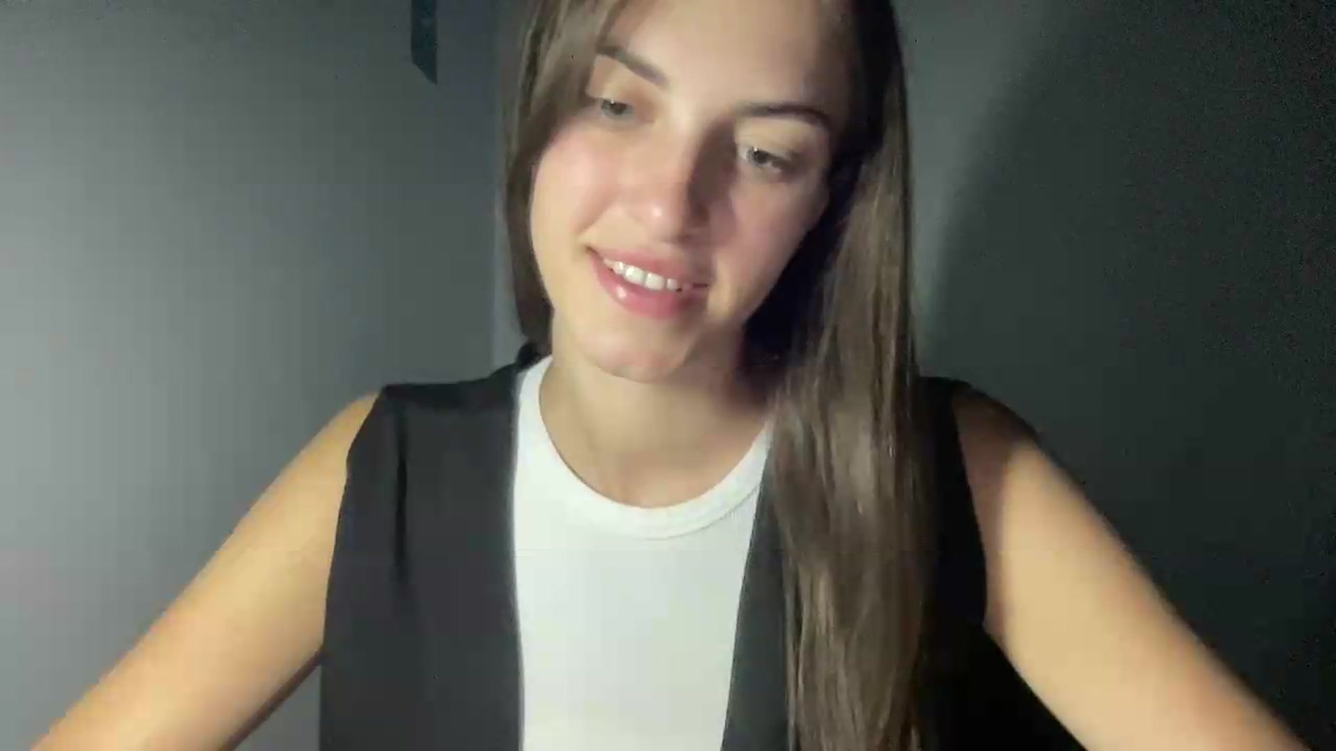 Gallery image thumbnail from Dashamoxy's myfreecams stream on, 07/04/2026, 18:25 image 4 of 20