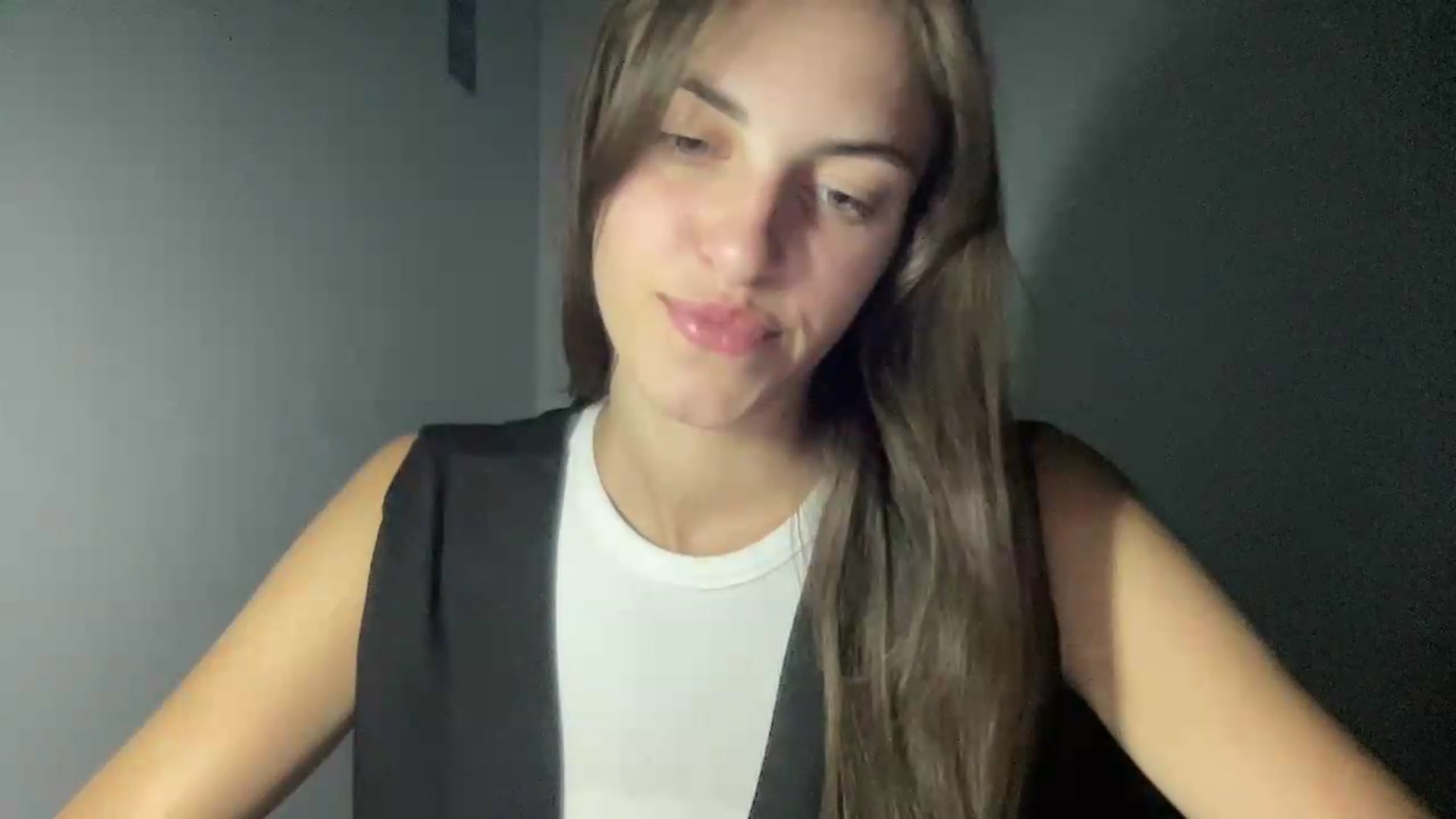 Gallery image thumbnail from Dashamoxy's myfreecams stream on, 07/04/2026, 18:25 image 5 of 20