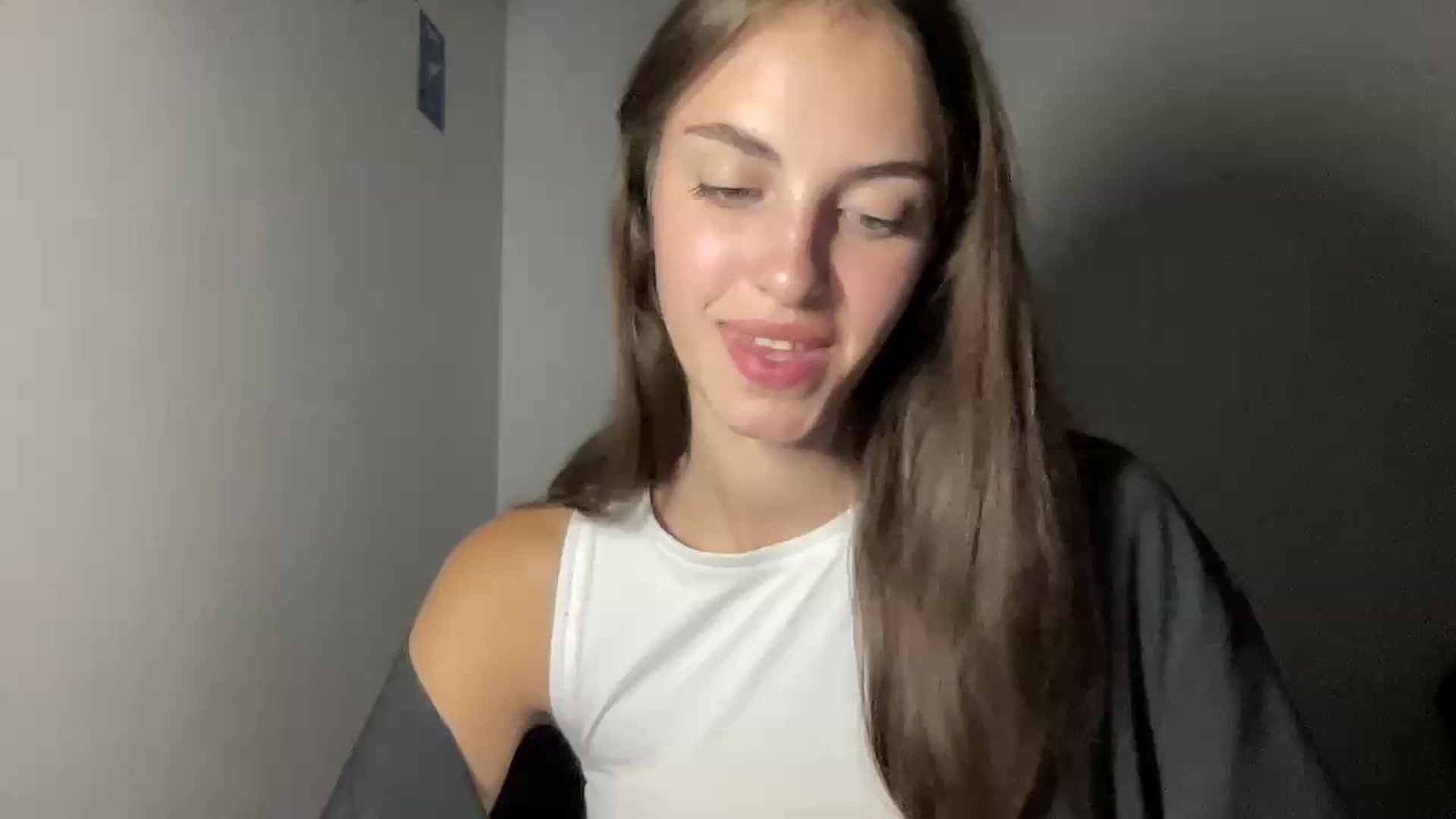Gallery image thumbnail from Dashamoxy's myfreecams stream on, 07/31/2026, 19:53 image 1 of 20