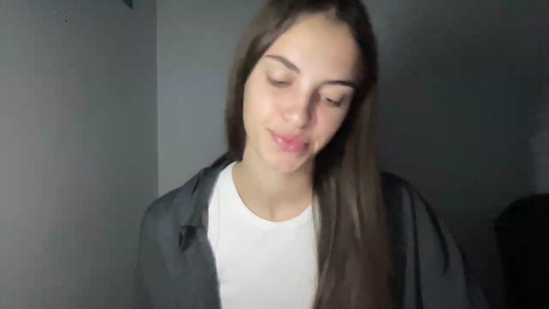 Gallery image thumbnail from Dashamoxy's myfreecams stream on, 08/08/2026, 17:47 image 18 of 20