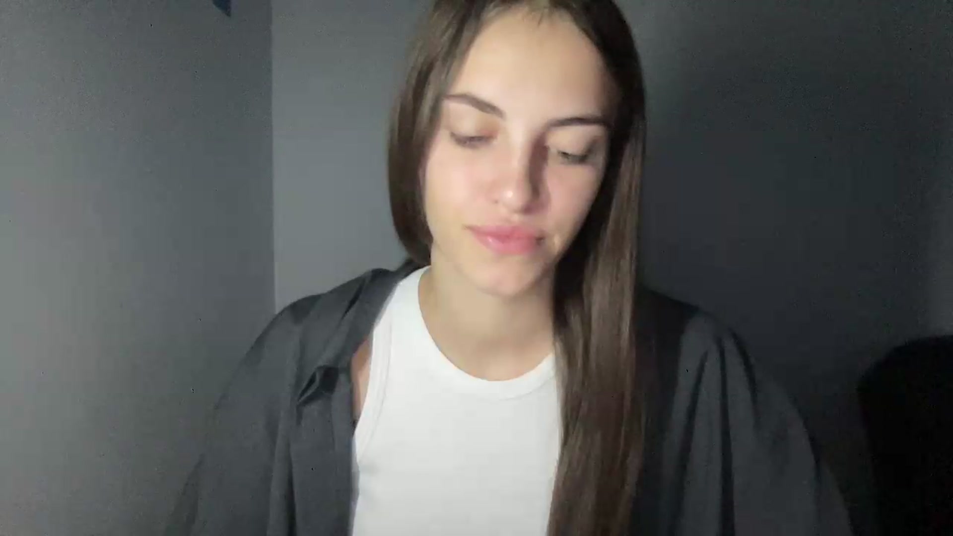 Gallery image thumbnail from Dashamoxy's myfreecams stream on, 08/08/2026, 17:47 image 17 of 20