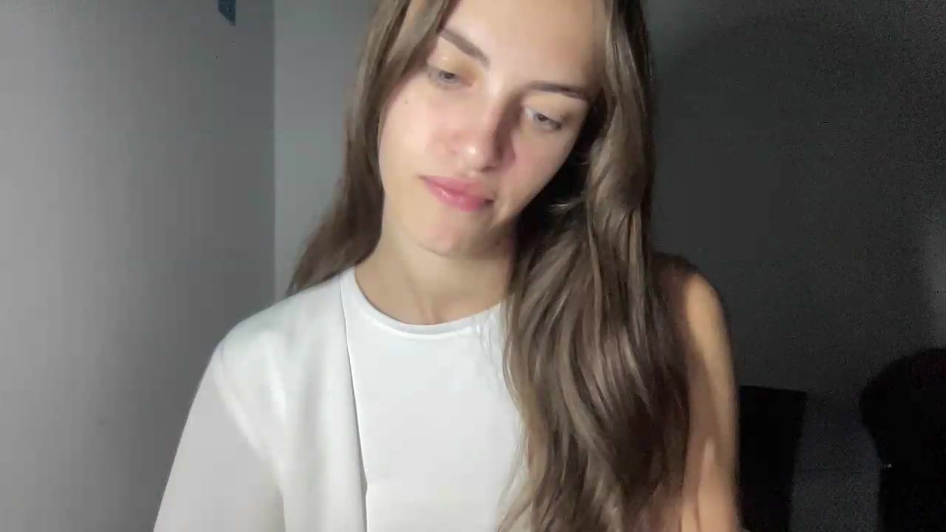 Gallery image thumbnail from Dashamoxy's myfreecams stream on, 08/10/2026, 18:46 image 19 of 20