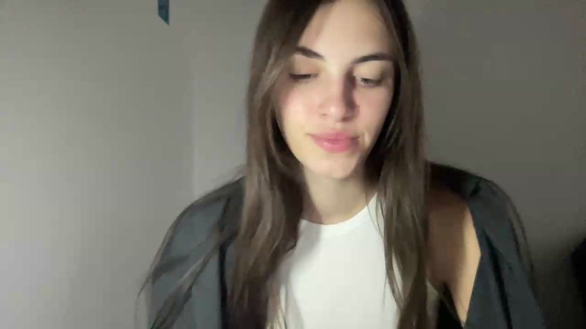 Gallery image thumbnail from Dashamoxy's myfreecams stream on, 08/12/2026, 16:34 image 4 of 20