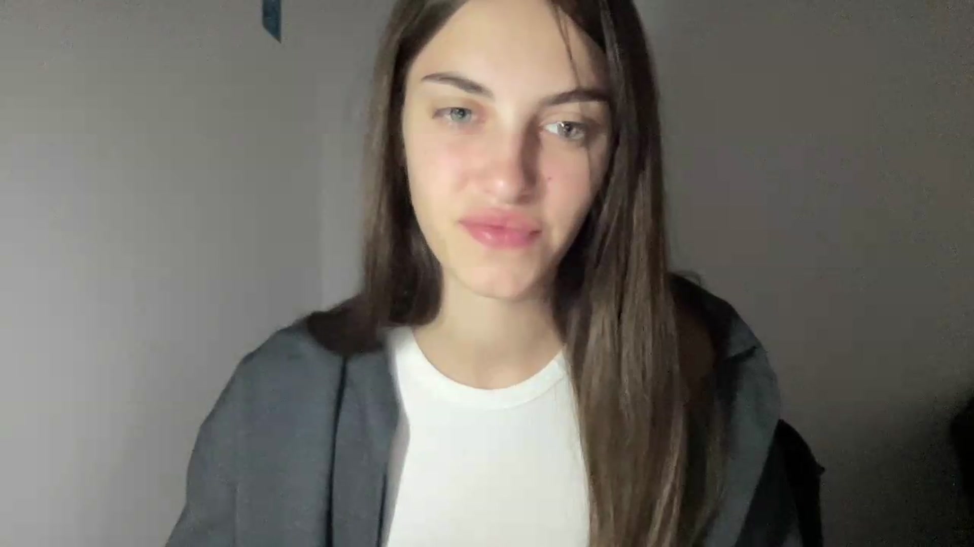 Gallery image thumbnail from Dashamoxy's myfreecams stream on, 08/12/2026, 16:34 image 13 of 20