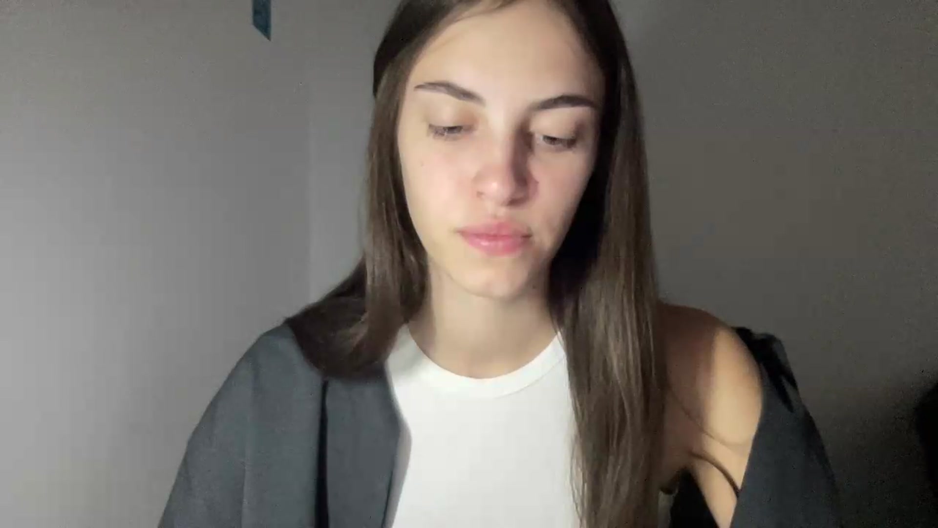 Gallery image thumbnail from Dashamoxy's myfreecams stream on, 08/12/2026, 16:34 image 7 of 20