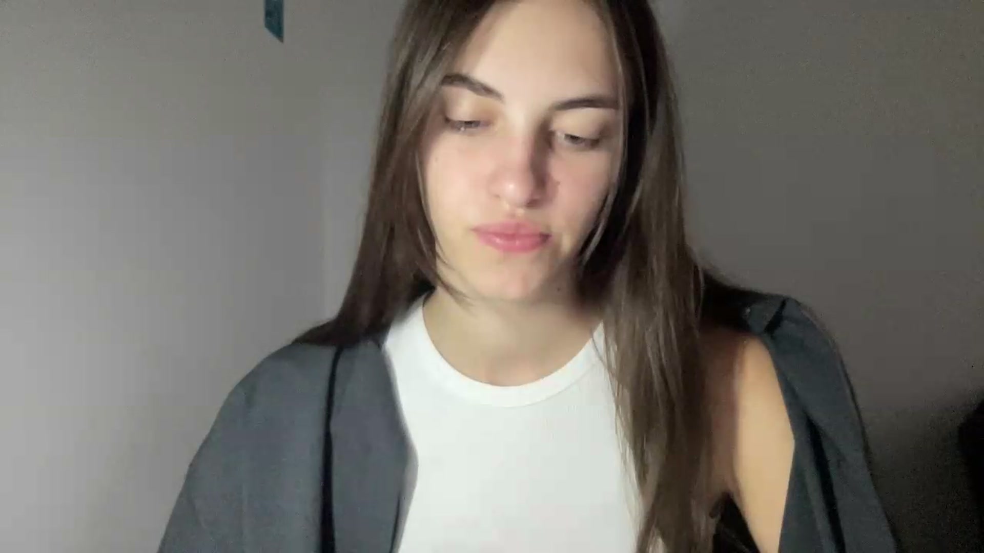 Gallery image thumbnail from Dashamoxy's myfreecams stream on, 08/12/2026, 16:34 image 5 of 20