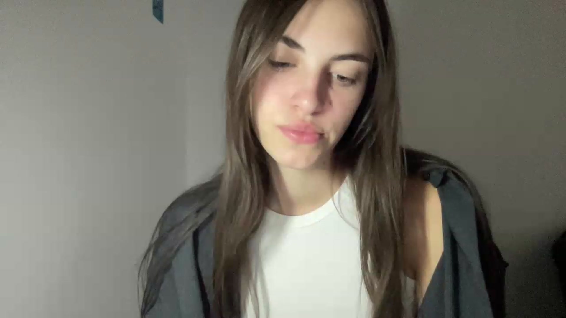 Gallery image thumbnail from Dashamoxy's myfreecams stream on, 08/12/2026, 16:34 image 3 of 20
