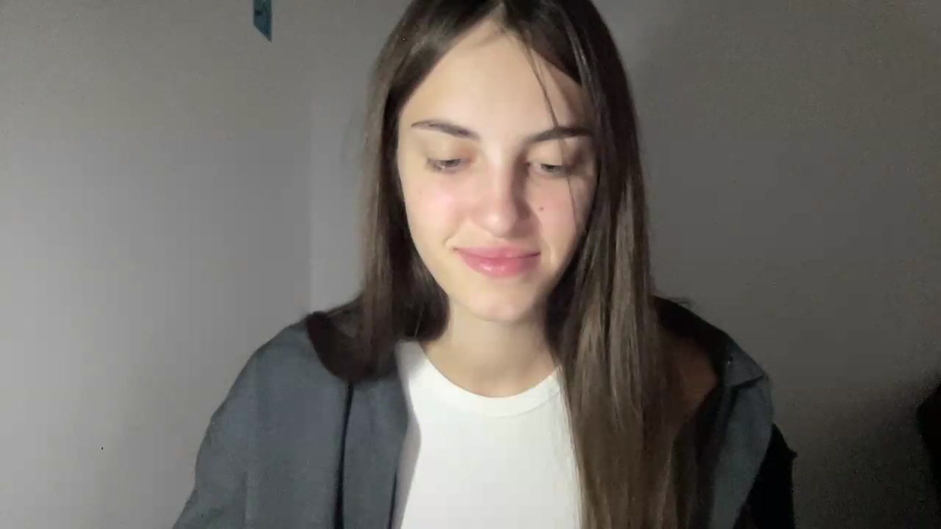 Gallery image thumbnail from Dashamoxy's myfreecams stream on, 08/12/2026, 16:34 image 14 of 20