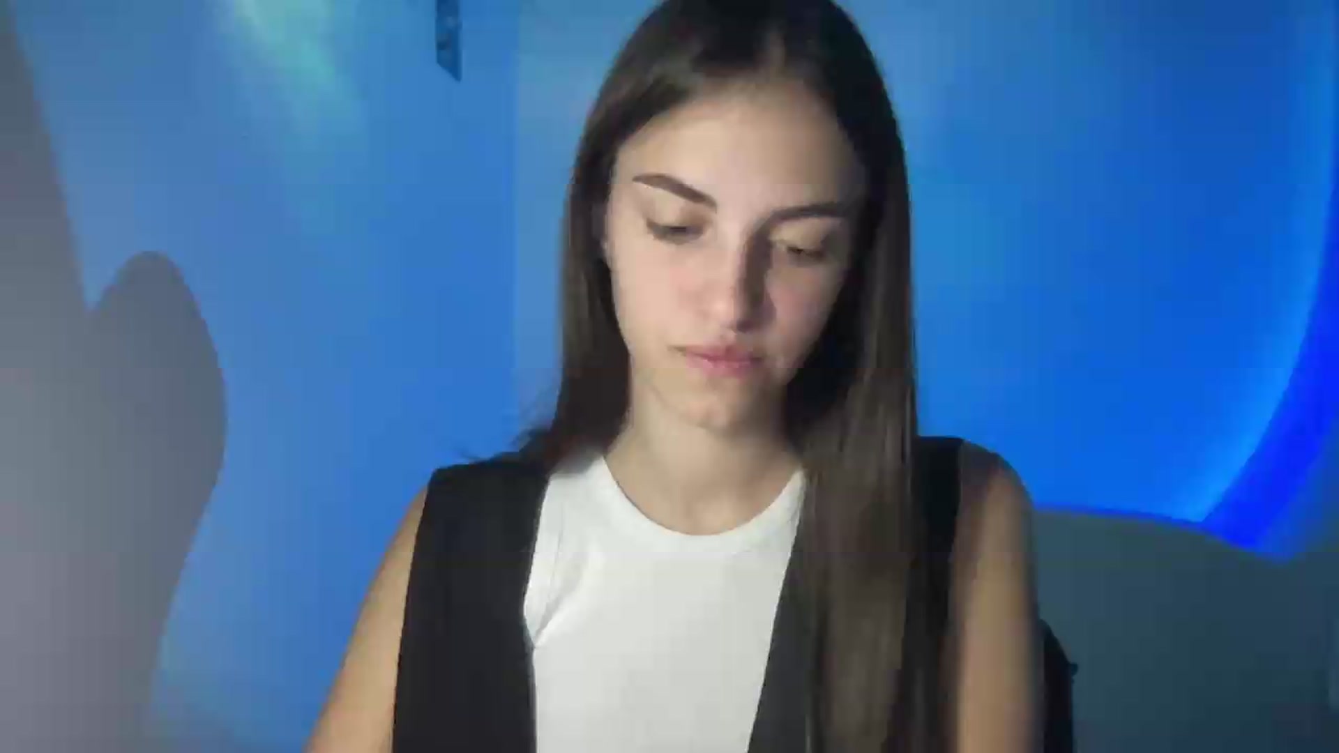 Gallery image thumbnail from Dashamoxy's myfreecams stream on, 08/13/2026, 18:27 image 4 of 20