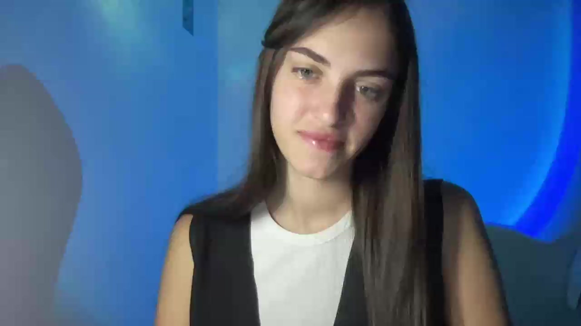 Gallery image thumbnail from Dashamoxy's myfreecams stream on, 08/13/2026, 18:27 image 14 of 20