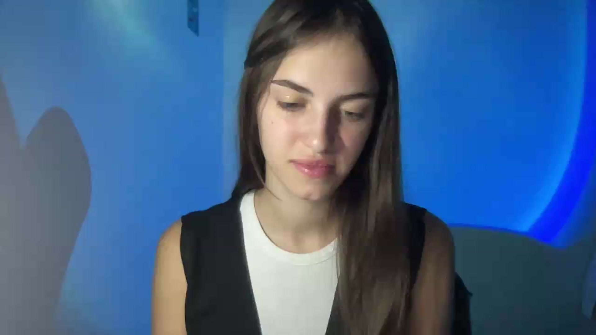 Gallery image thumbnail from Dashamoxy's myfreecams stream on, 08/13/2026, 18:27 image 11 of 20