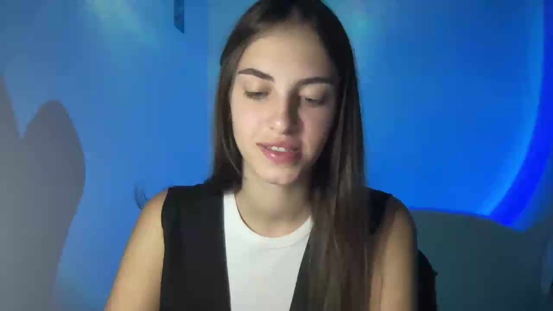 Gallery image thumbnail from Dashamoxy's myfreecams stream on, 08/13/2026, 18:27 image 9 of 20