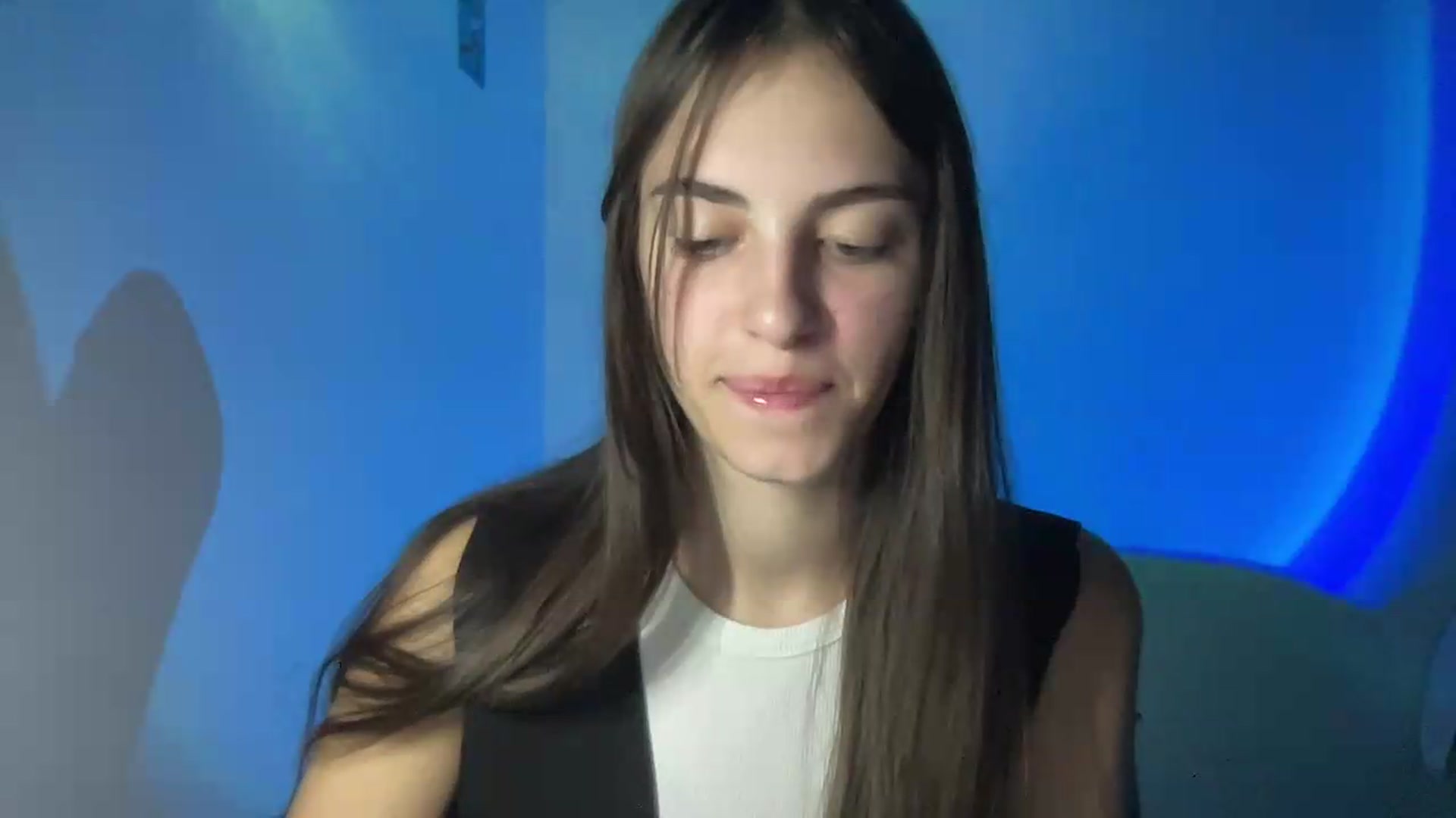 Gallery image thumbnail from Dashamoxy's myfreecams stream on, 08/13/2026, 18:27 image 20 of 20