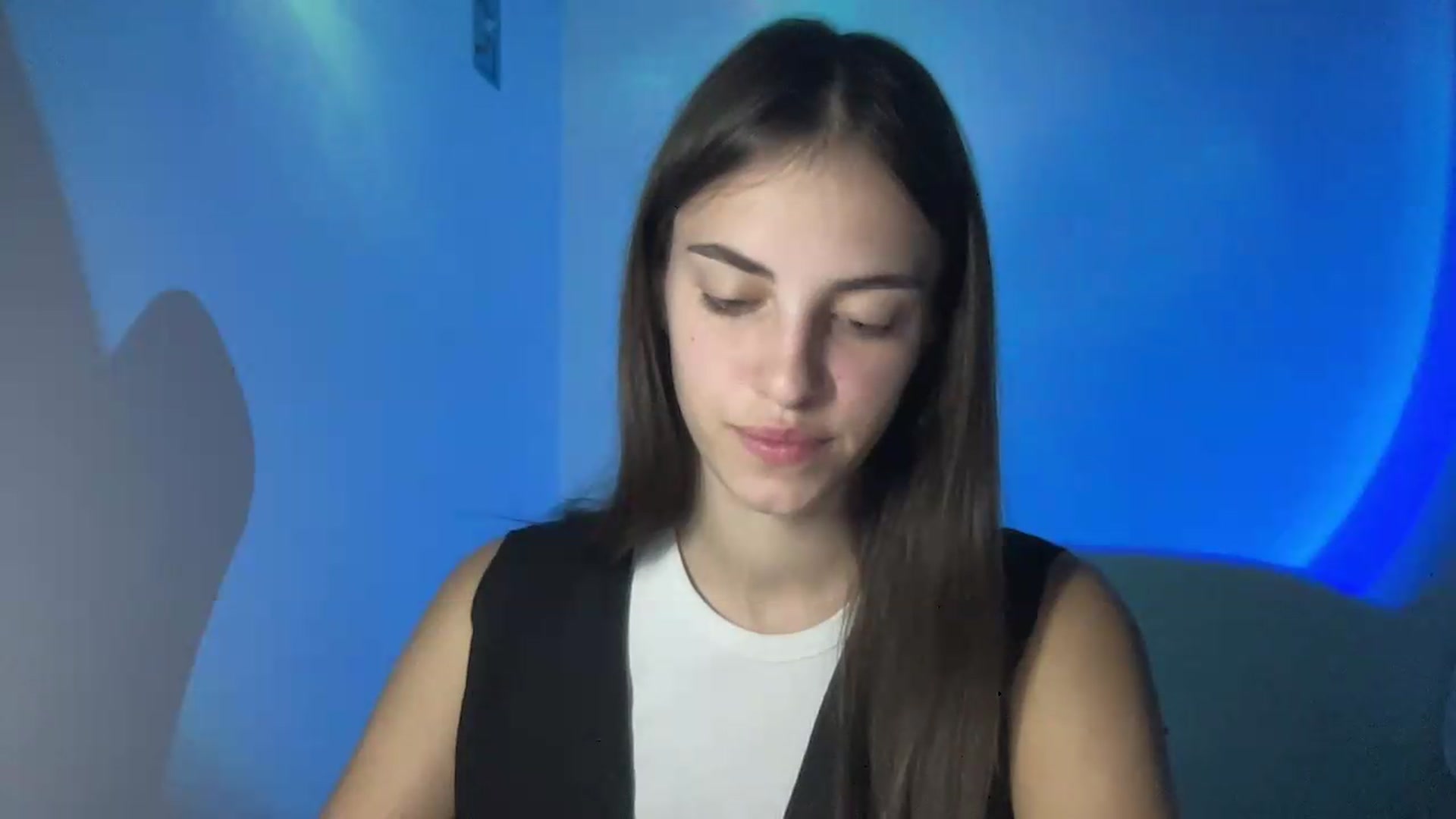 Gallery image thumbnail from Dashamoxy's myfreecams stream on, 08/13/2026, 18:27 image 5 of 20