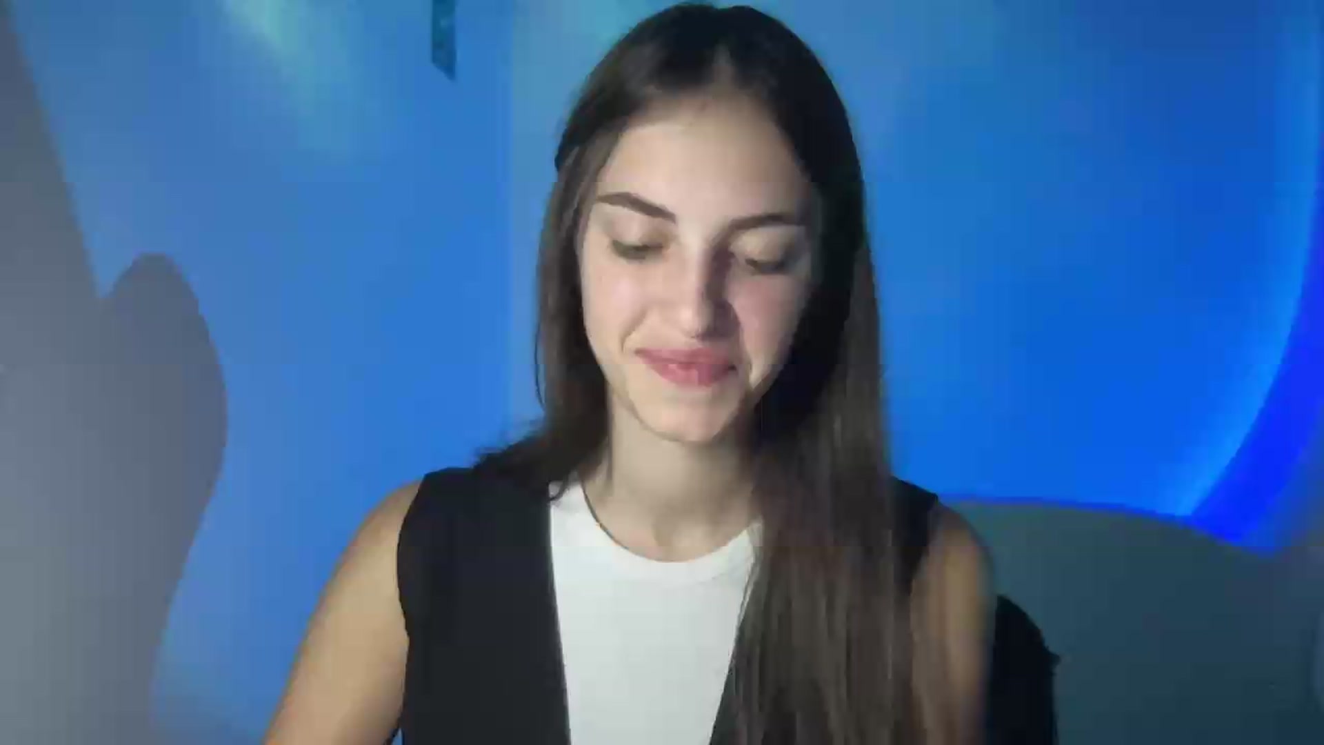 Gallery image thumbnail from Dashamoxy's myfreecams stream on, 08/13/2026, 18:27 image 8 of 20