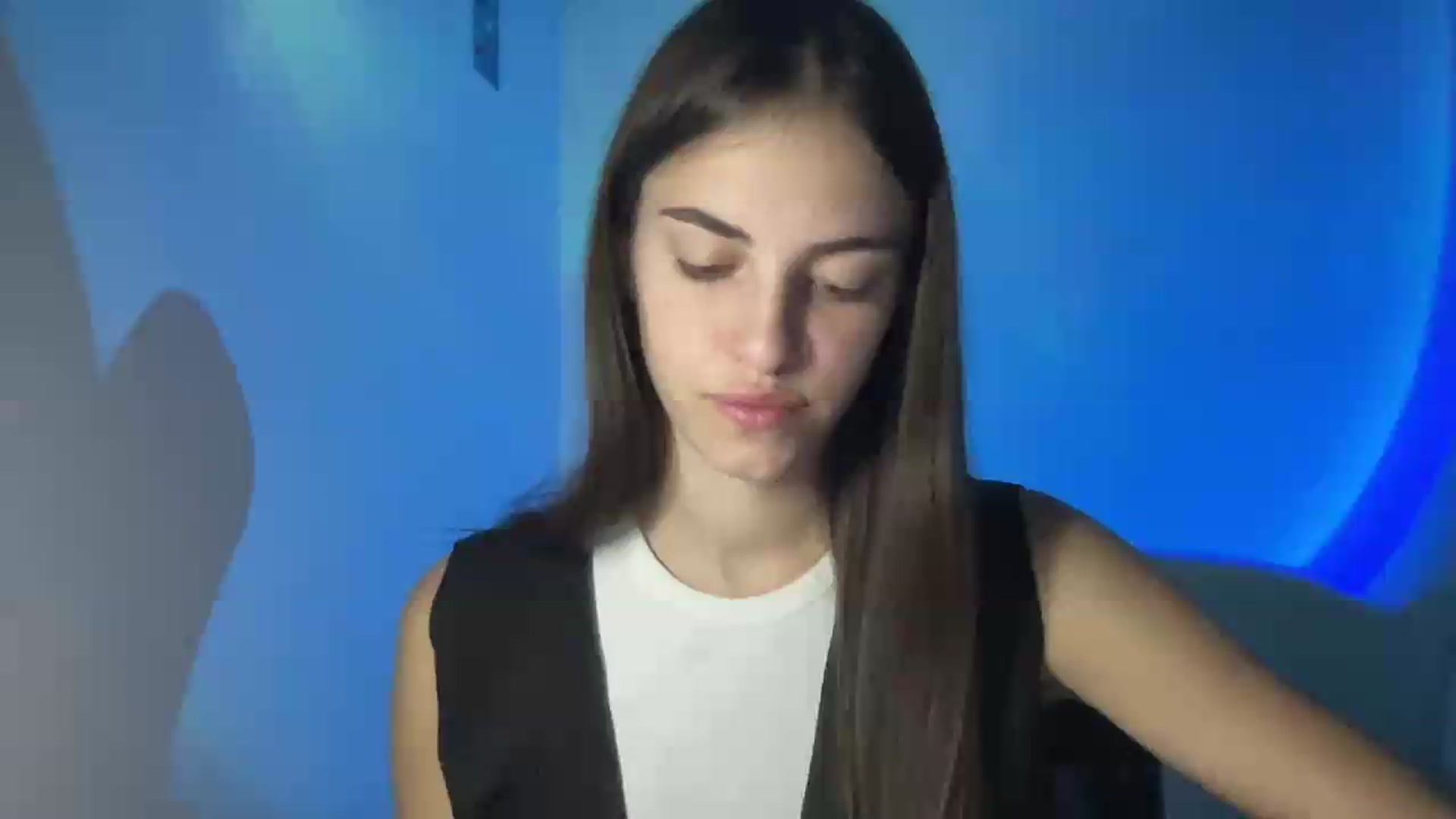 Gallery image thumbnail from Dashamoxy's myfreecams stream on, 08/13/2026, 18:27 image 6 of 20