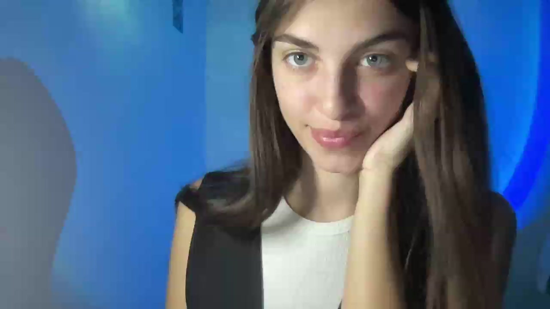 Gallery image thumbnail from Dashamoxy's myfreecams stream on, 08/13/2026, 18:27 image 16 of 20