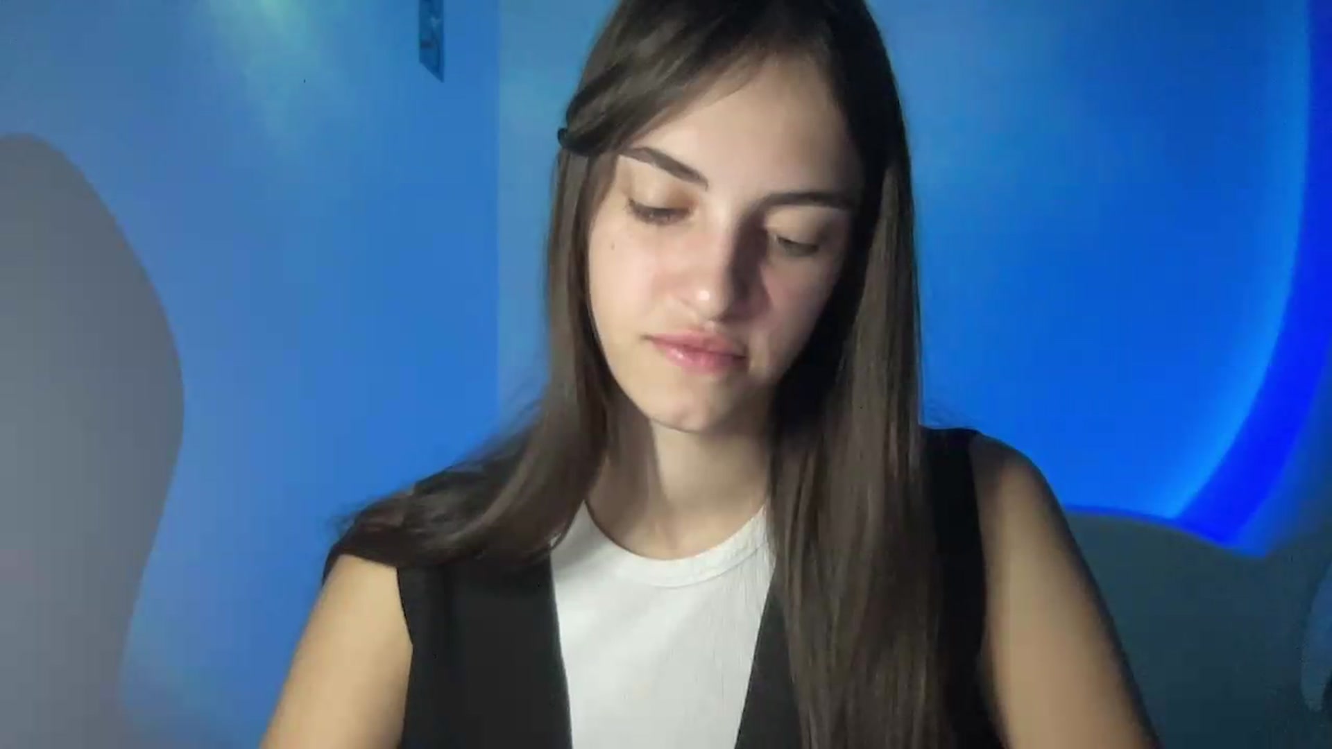 Gallery image thumbnail from Dashamoxy's myfreecams stream on, 08/13/2026, 18:27 image 15 of 20
