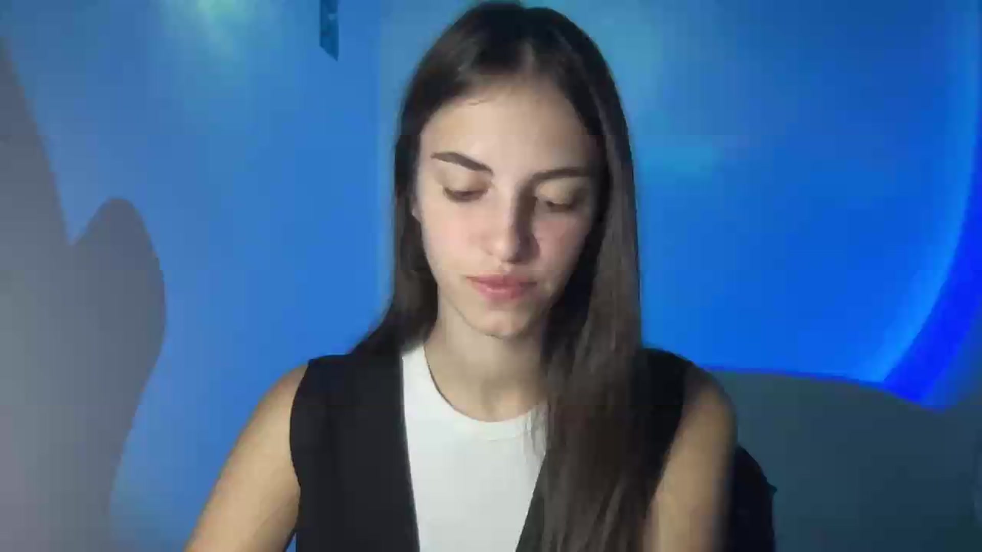Gallery image thumbnail from Dashamoxy's myfreecams stream on, 08/13/2026, 18:27 image 3 of 20