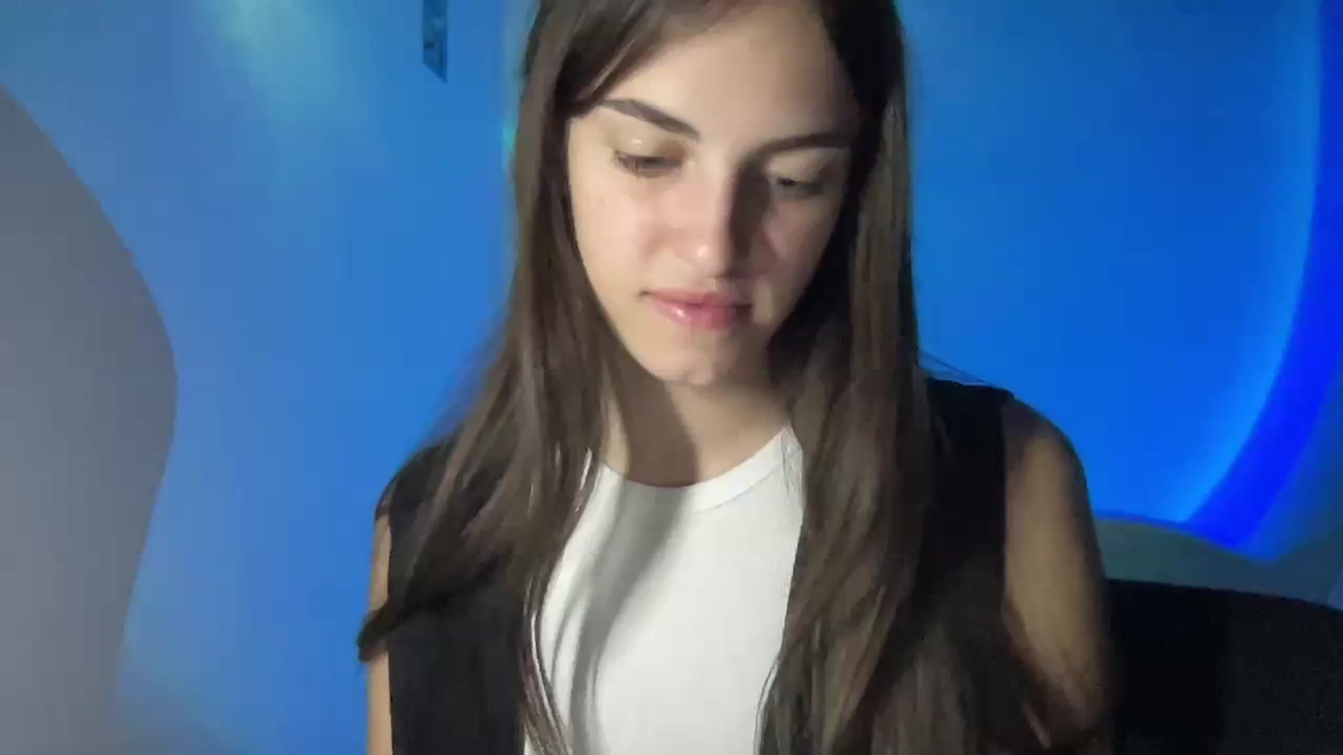 Gallery image thumbnail from Dashamoxy's myfreecams stream on, 08/13/2026, 18:47 image 19 of 20