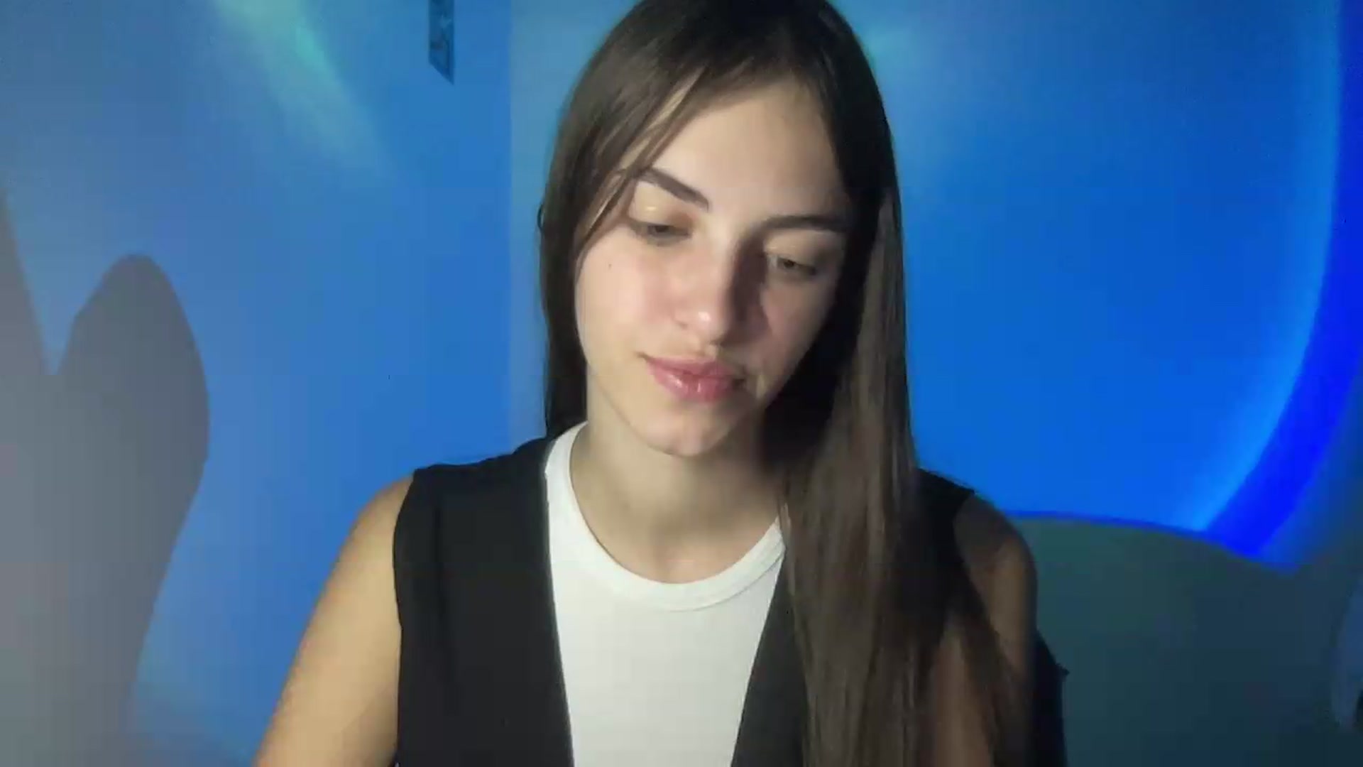 Gallery image thumbnail from Dashamoxy's myfreecams stream on, 08/13/2026, 18:47 image 7 of 20