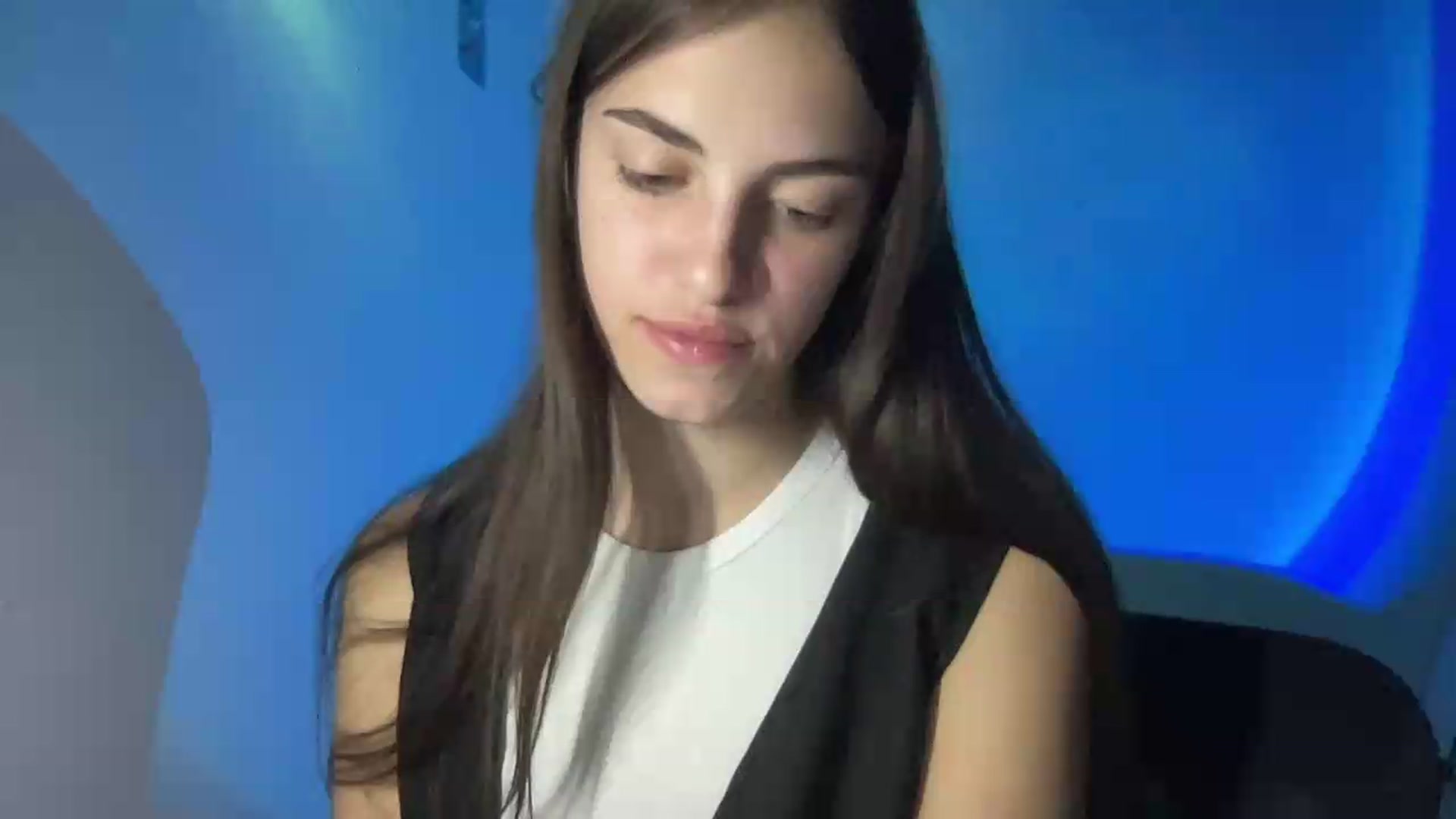 Gallery image thumbnail from Dashamoxy's myfreecams stream on, 08/13/2026, 18:47 image 14 of 20