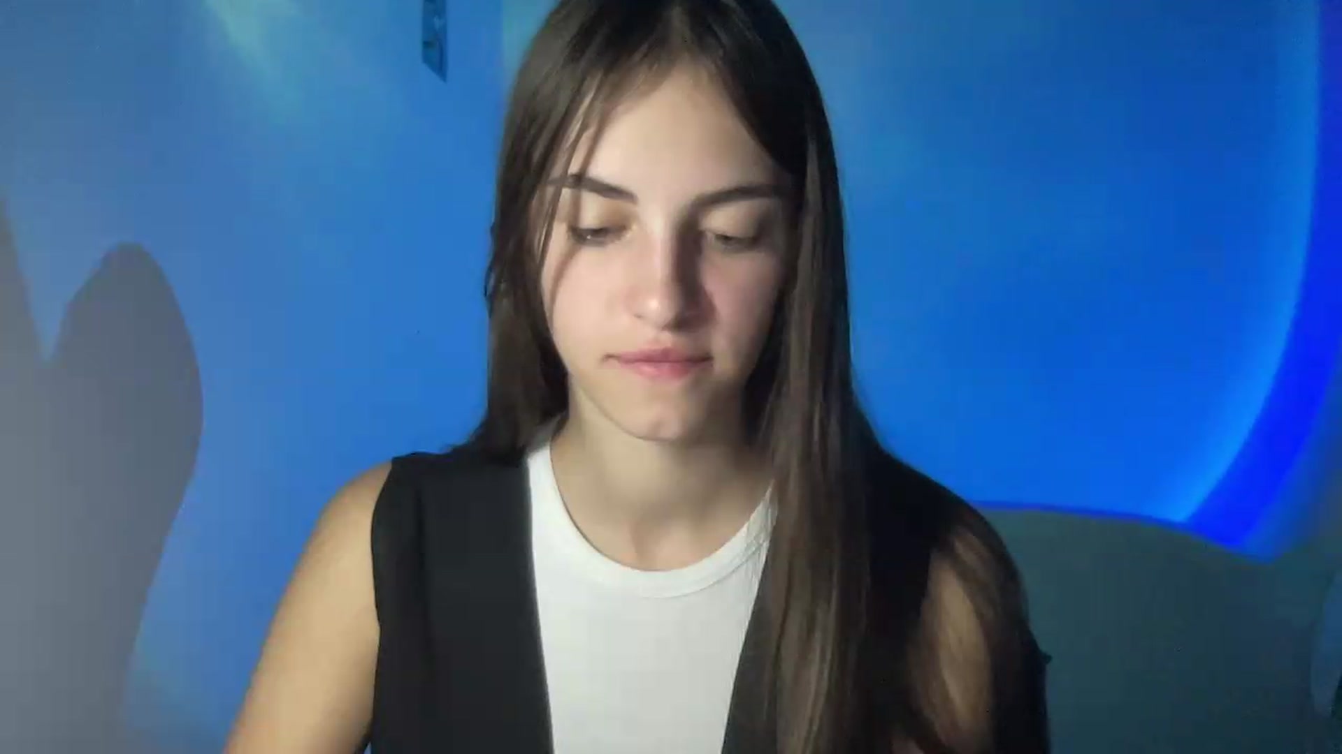 Gallery image thumbnail from Dashamoxy's myfreecams stream on, 08/13/2026, 18:47 image 3 of 20