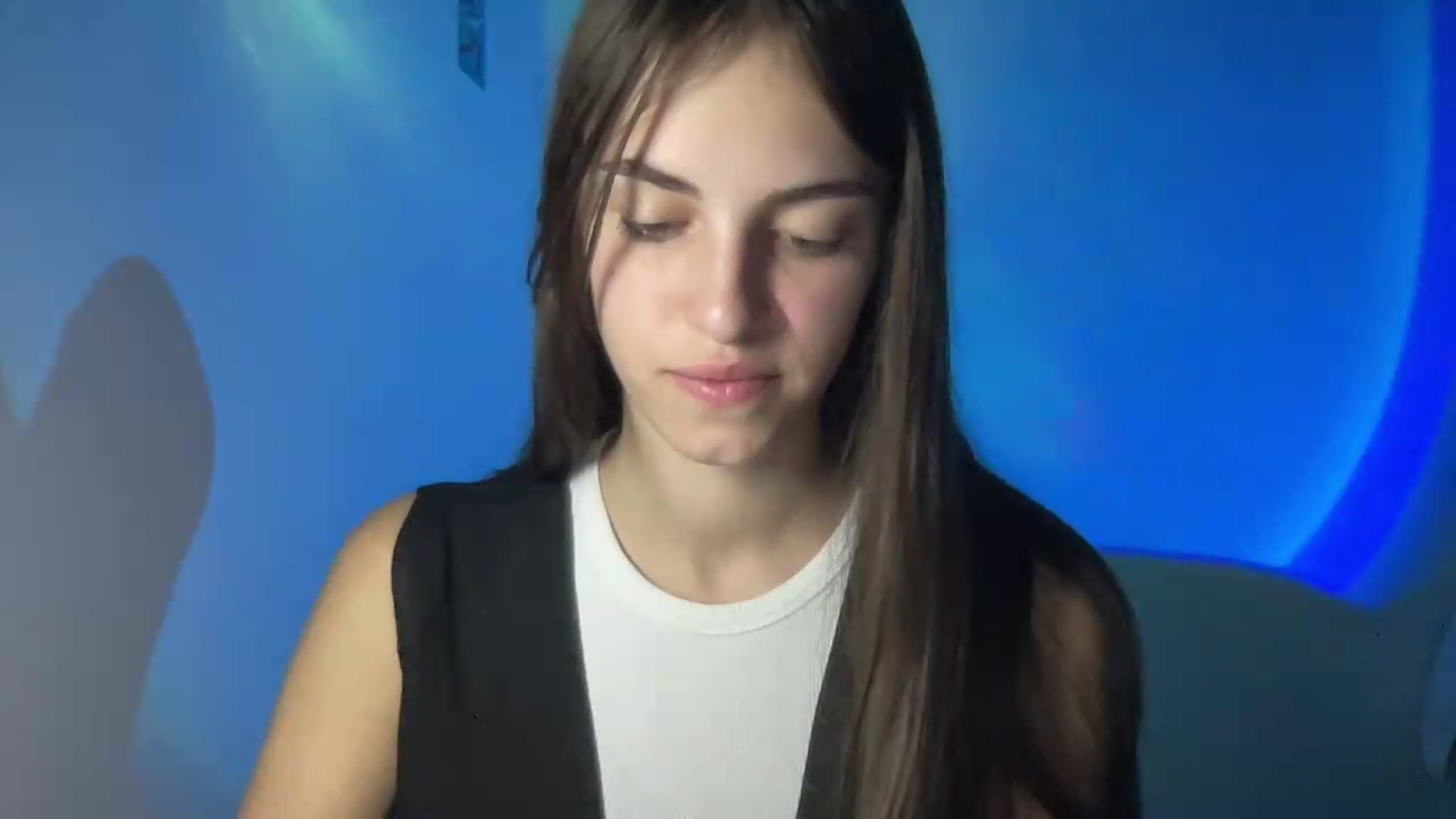 Gallery image thumbnail from Dashamoxy's myfreecams stream on, 08/13/2026, 18:47 image 2 of 20