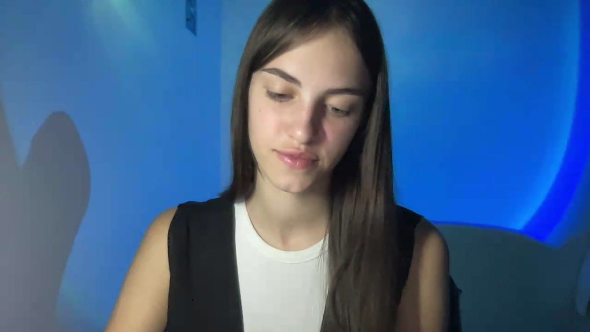 Gallery image thumbnail from Dashamoxy's myfreecams stream on, 08/13/2026, 18:47 image 10 of 20