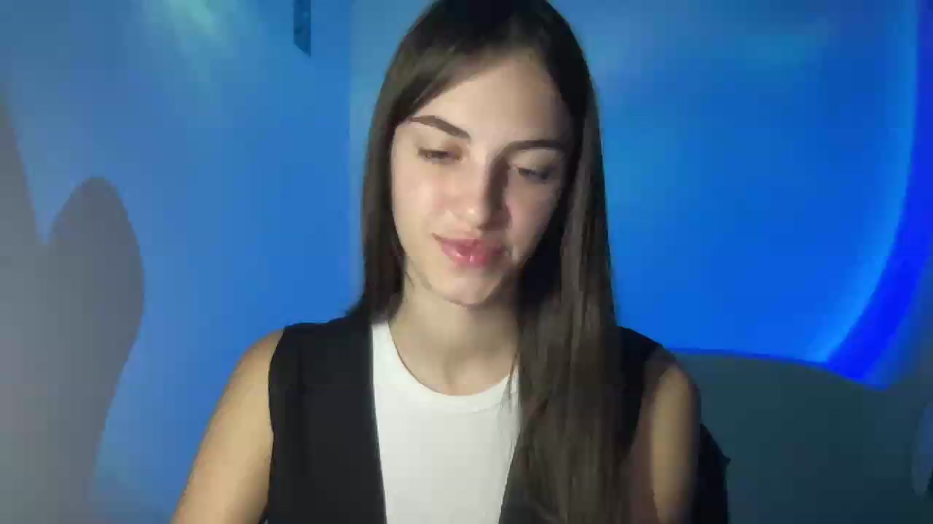 Gallery image thumbnail from Dashamoxy's myfreecams stream on, 08/13/2026, 18:47 image 11 of 20