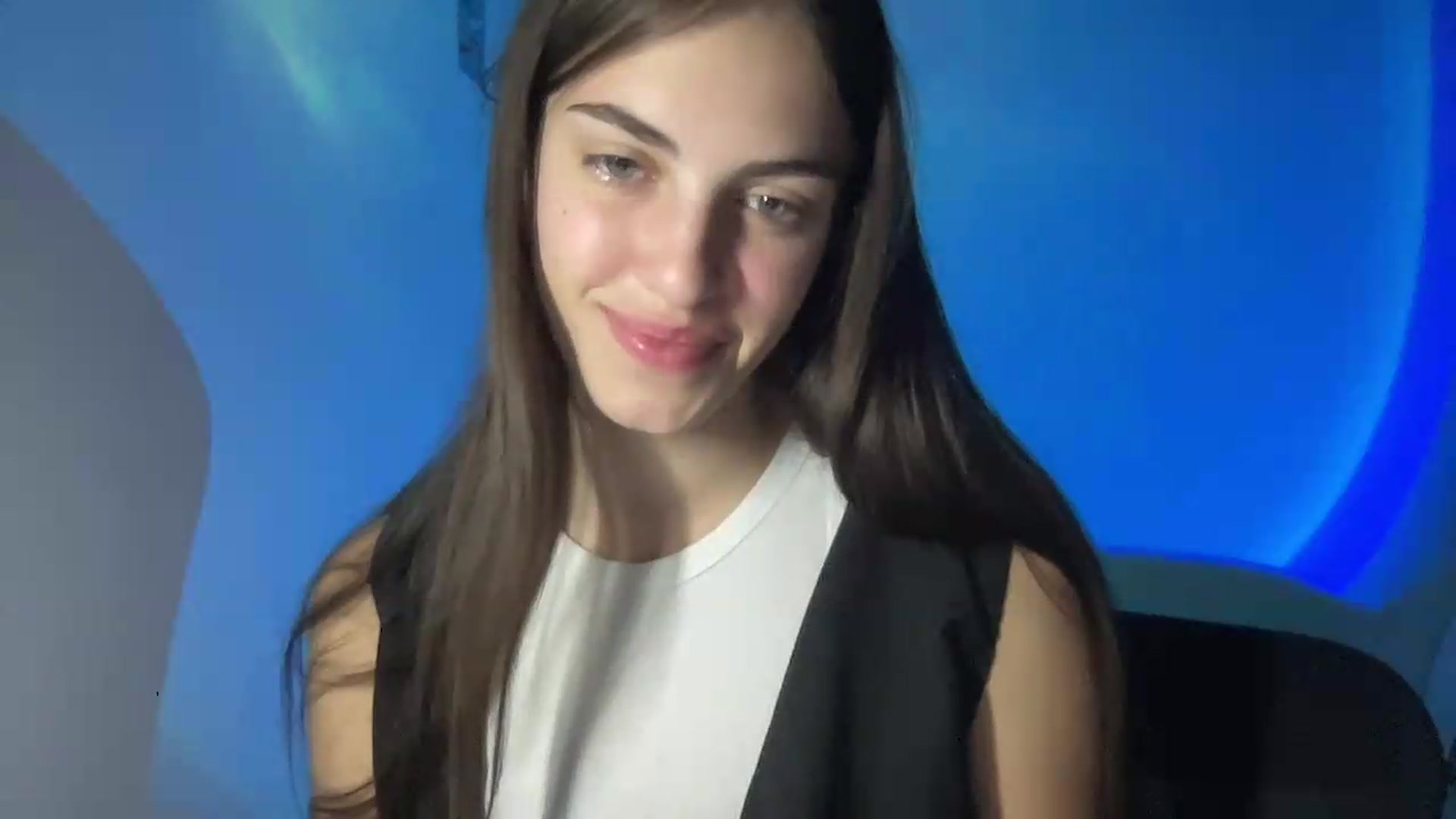 Gallery image thumbnail from Dashamoxy's myfreecams stream on, 08/13/2026, 18:47 image 16 of 20