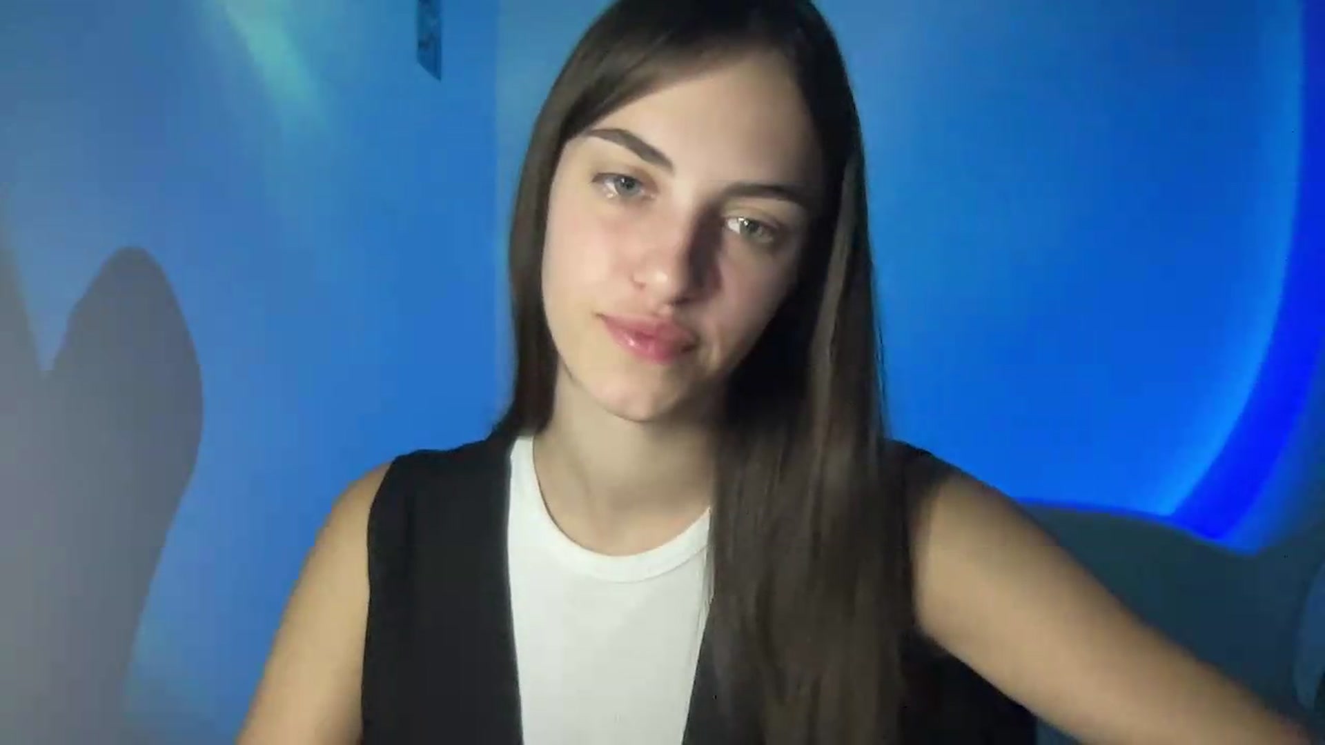 Gallery image thumbnail from Dashamoxy's myfreecams stream on, 08/13/2026, 18:47 image 9 of 20