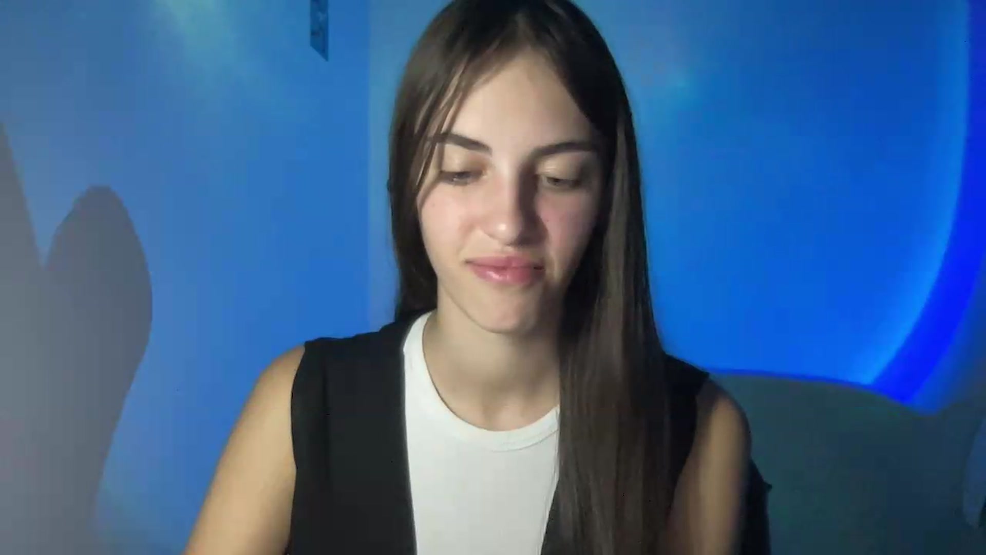 Gallery image thumbnail from Dashamoxy's myfreecams stream on, 08/13/2026, 18:47 image 8 of 20