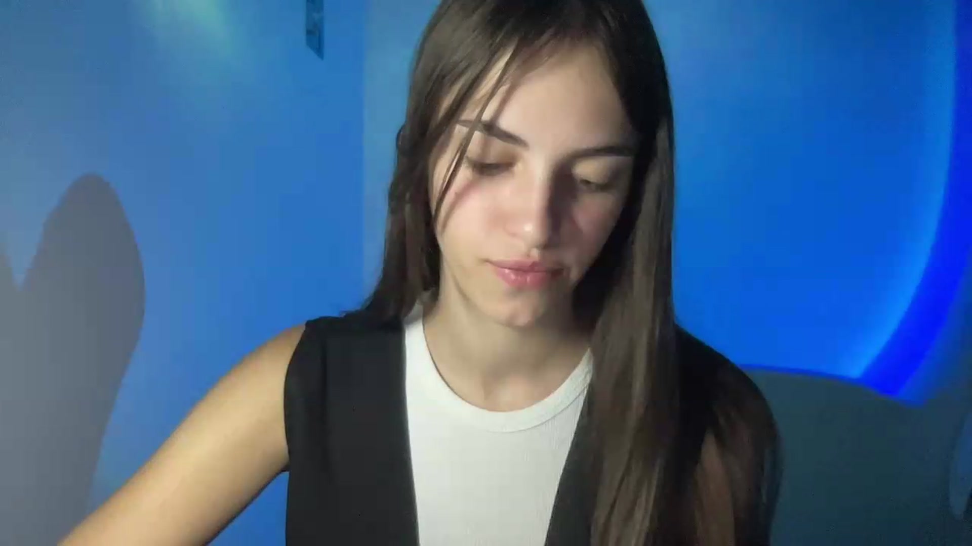 Gallery image thumbnail from Dashamoxy's myfreecams stream on, 08/13/2026, 18:47 image 4 of 20