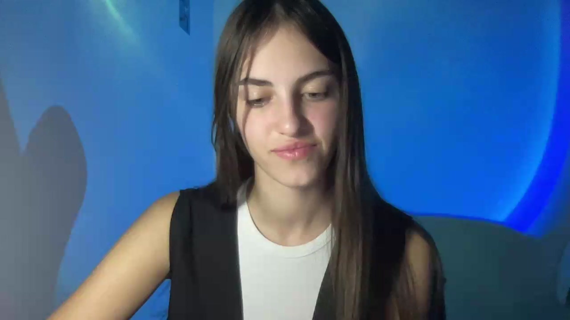 Gallery image thumbnail from Dashamoxy's myfreecams stream on, 08/13/2026, 18:47 image 6 of 20