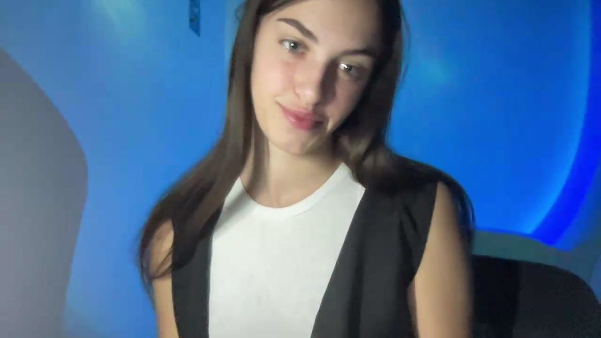 Gallery image thumbnail from Dashamoxy's myfreecams stream on, 08/13/2026, 18:47 image 12 of 20