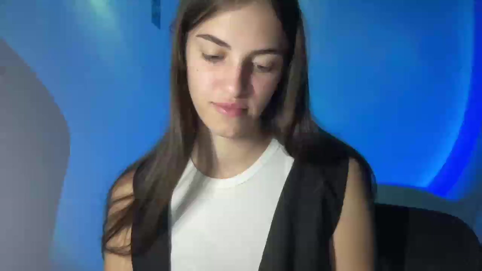 Gallery image thumbnail from Dashamoxy's myfreecams stream on, 08/13/2026, 18:47 image 13 of 20
