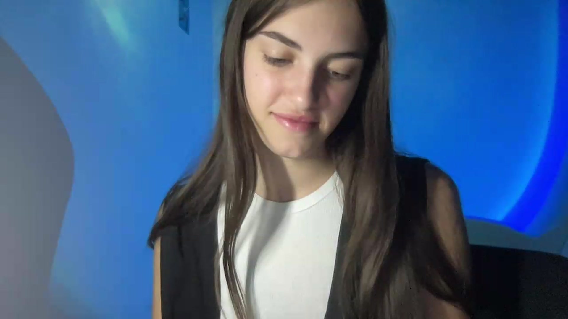 Gallery image thumbnail from Dashamoxy's myfreecams stream on, 08/13/2026, 18:47 image 18 of 20