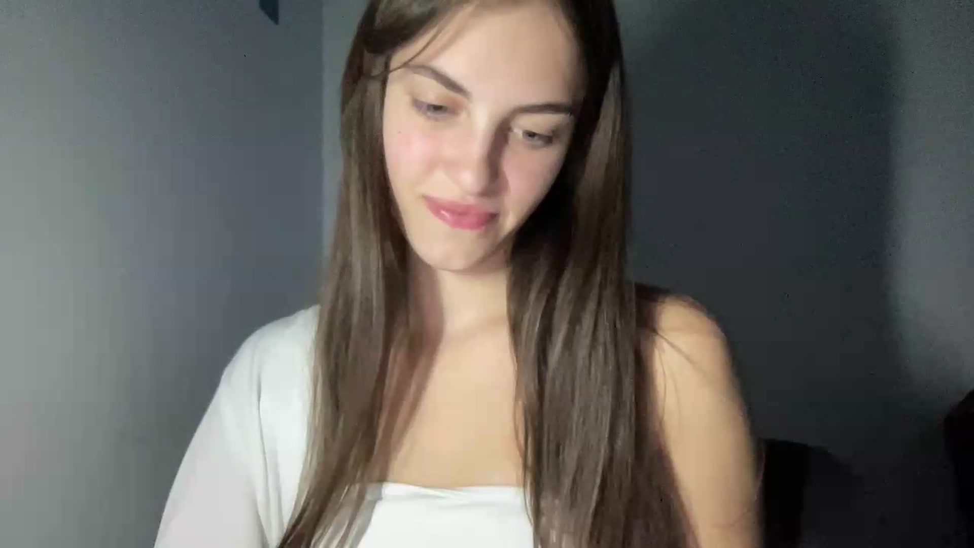 Gallery image thumbnail from Dashamoxy's myfreecams stream on, 08/17/2026, 18:23 image 15 of 20