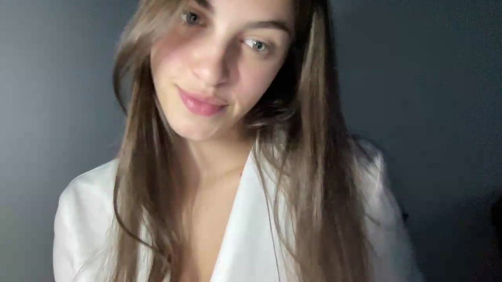 Gallery image thumbnail from Dashamoxy's myfreecams stream on, 08/17/2026, 18:23 image 3 of 20