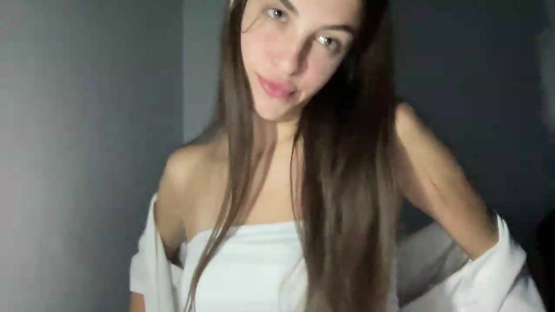 Gallery image thumbnail from Dashamoxy's myfreecams stream on, 08/17/2026, 18:23 image 18 of 20