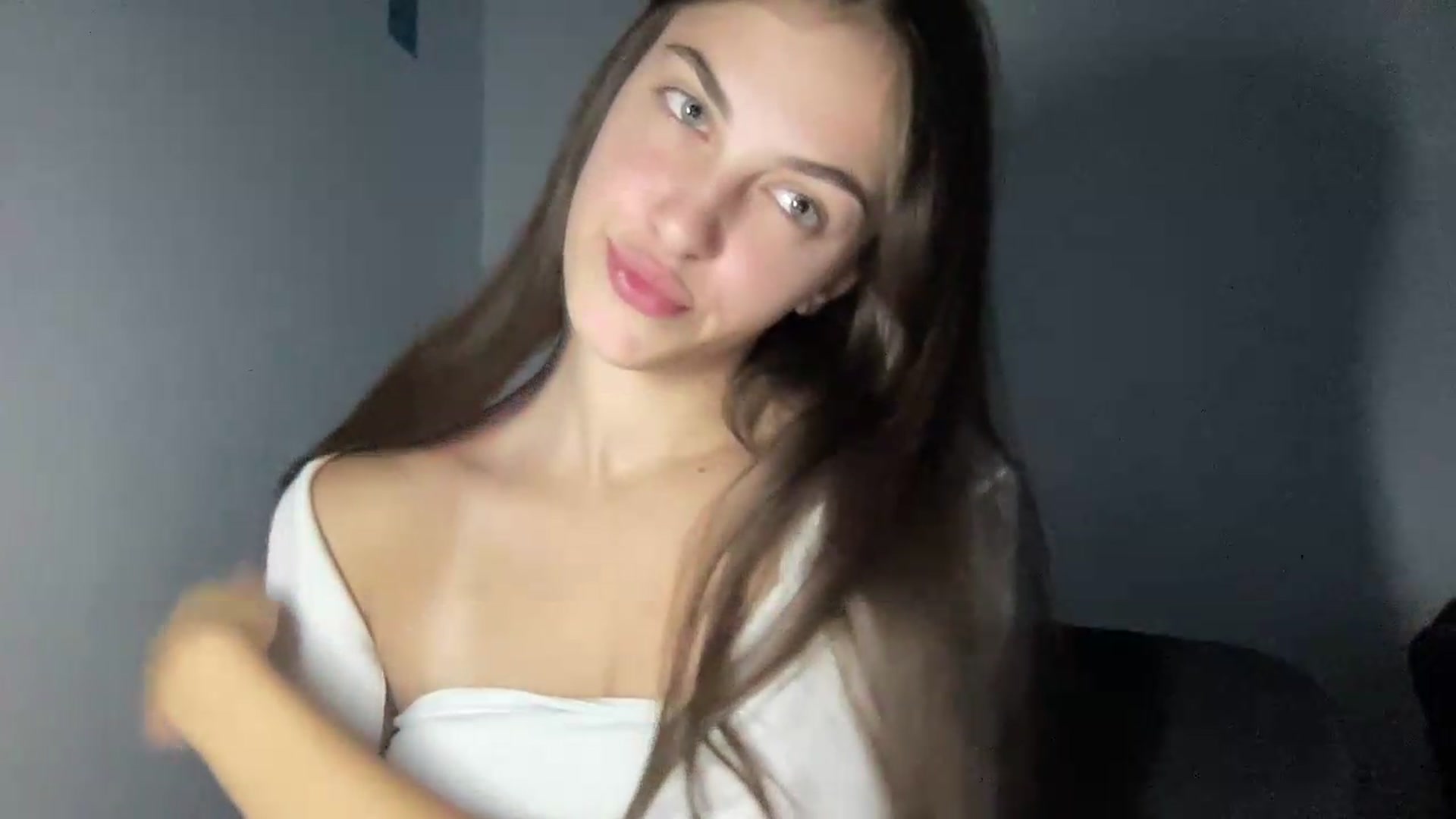 Gallery image thumbnail from Dashamoxy's myfreecams stream on, 08/17/2026, 18:23 image 12 of 20