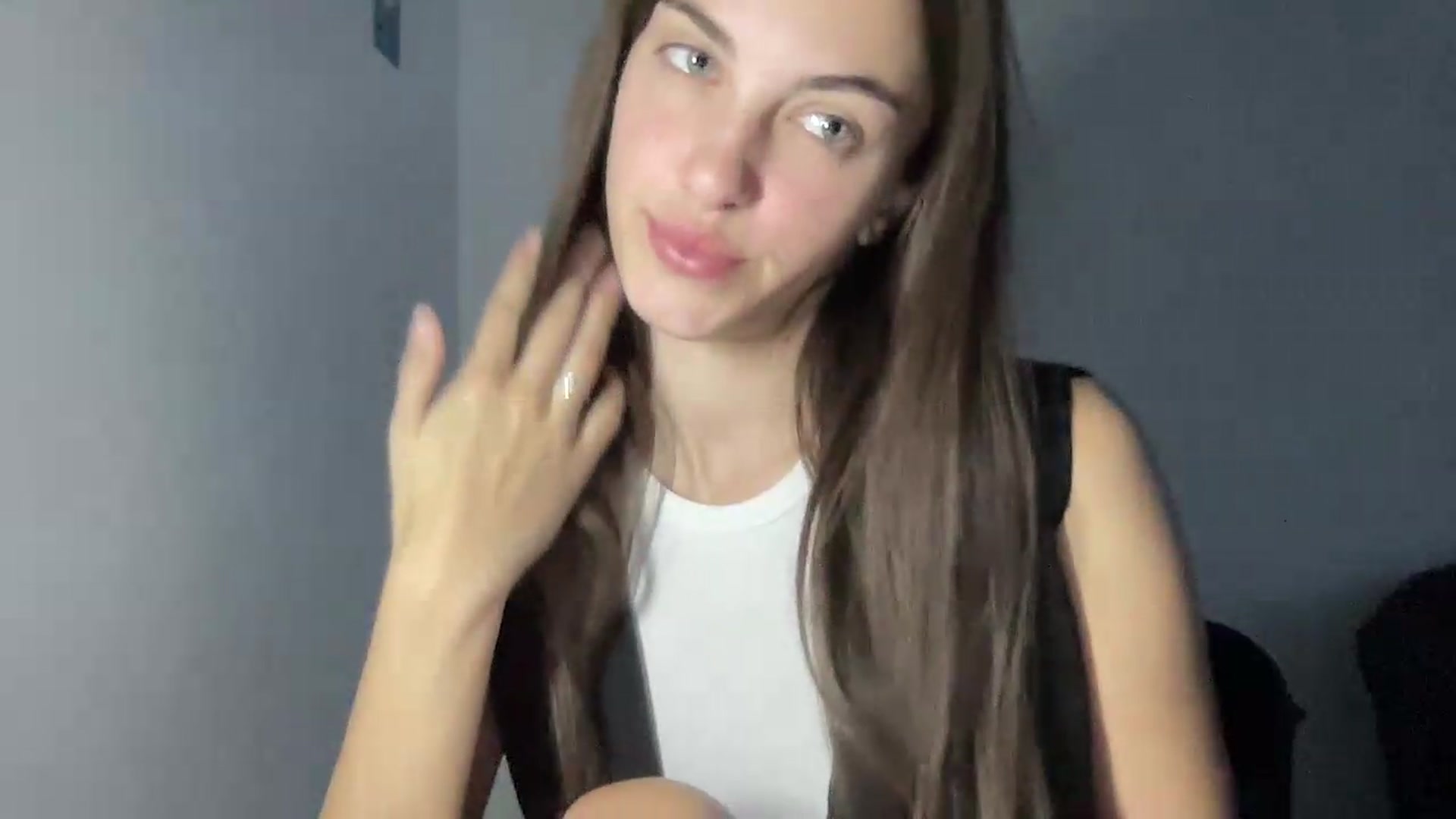 Gallery image thumbnail from Dashamoxy's myfreecams stream on, 08/25/2026, 17:04 image 5 of 20