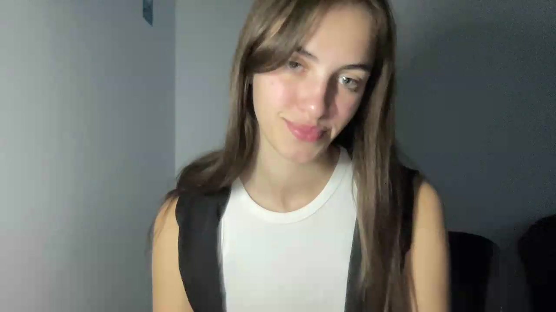 Gallery image thumbnail from Dashamoxy's myfreecams stream on, 08/25/2026, 17:04 image 17 of 20