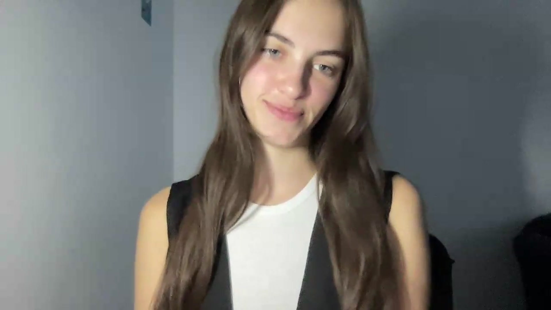 Gallery image thumbnail from Dashamoxy's myfreecams stream on, 08/25/2026, 17:04 image 3 of 20