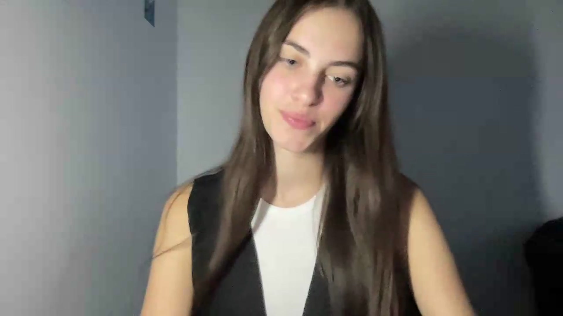 Gallery image thumbnail from Dashamoxy's myfreecams stream on, 08/25/2026, 17:04 image 7 of 20