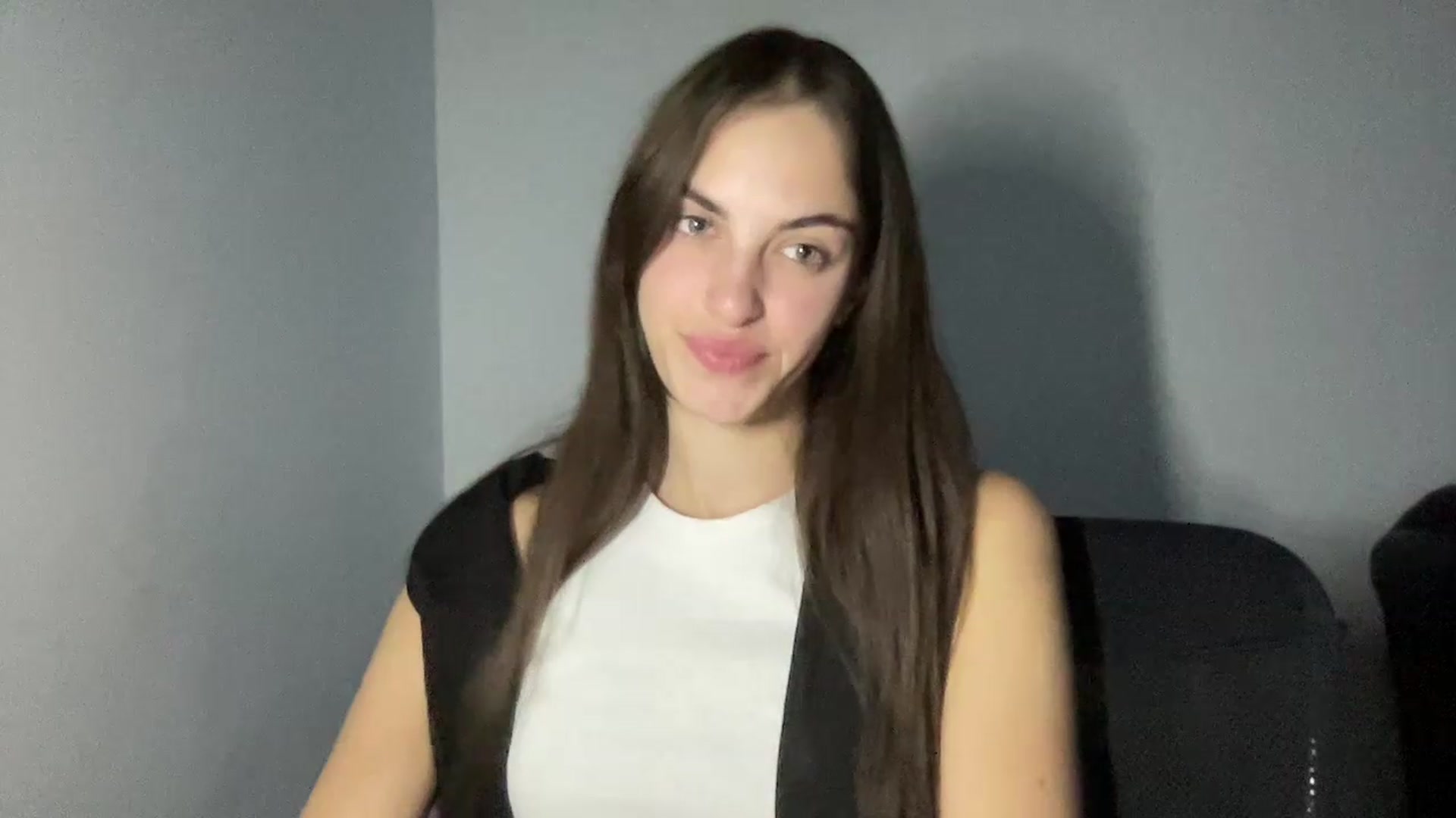 Gallery image thumbnail from Dashamoxy's myfreecams stream on, 08/25/2026, 17:04 image 19 of 20
