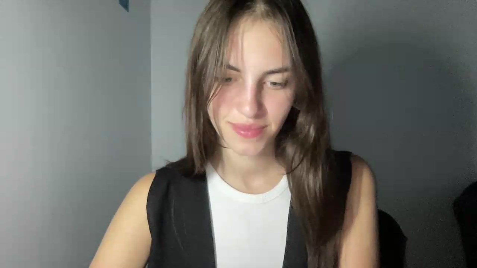 Gallery image thumbnail from Dashamoxy's myfreecams stream on, 08/28/2026, 15:36 image 10 of 20