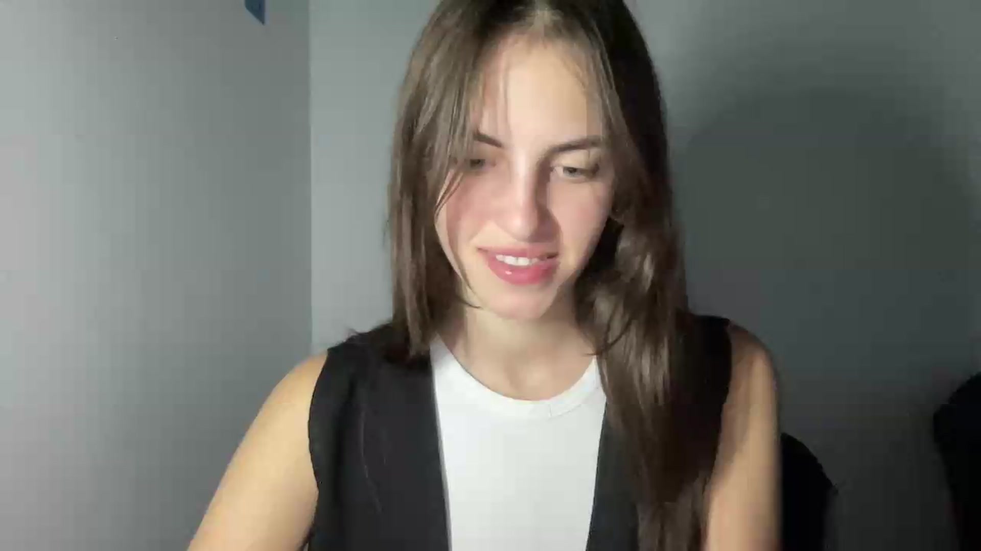 Gallery image thumbnail from Dashamoxy's myfreecams stream on, 08/28/2026, 15:36 image 11 of 20